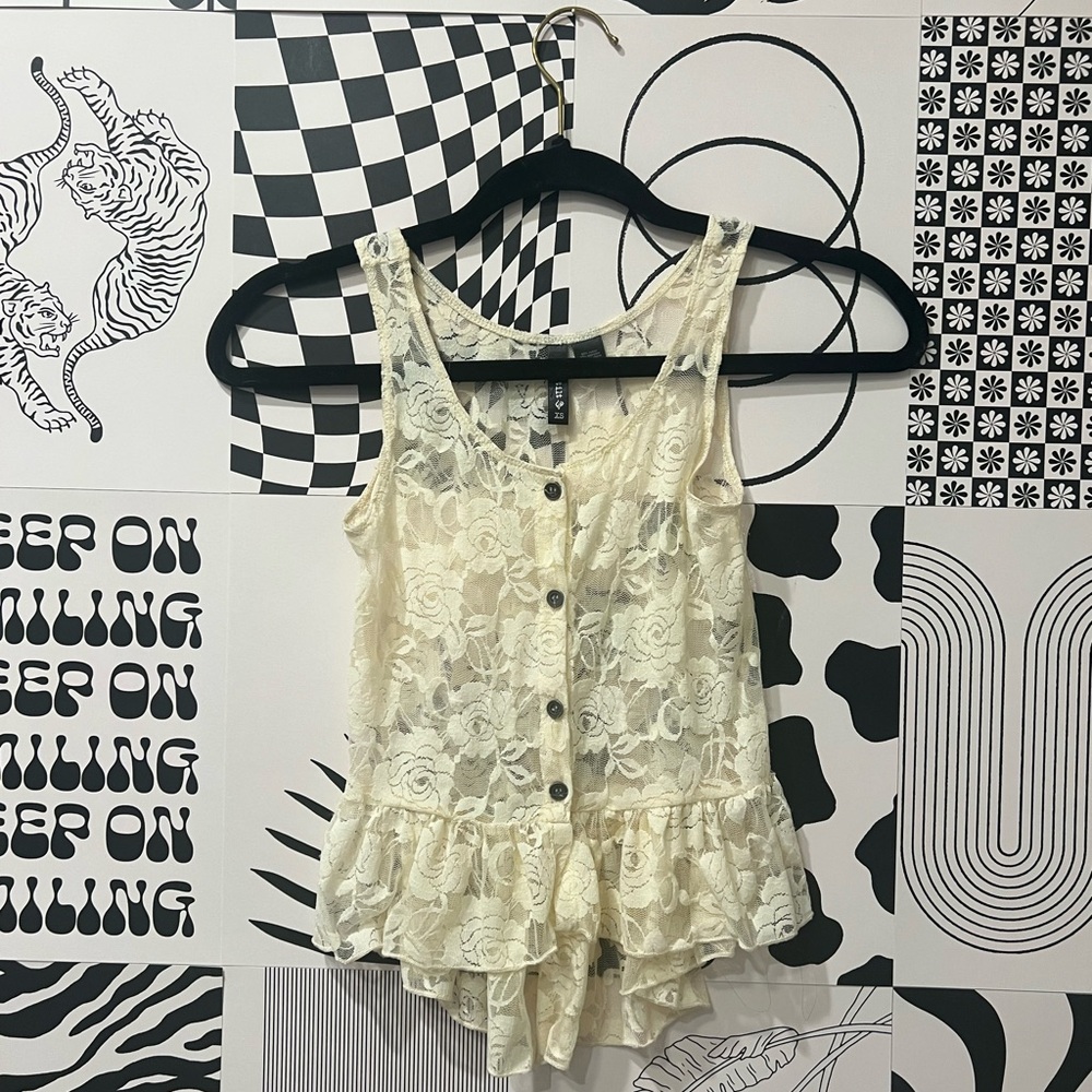 🍦Button-Front Ruffled Hem Top🍦